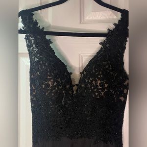 Prom Season🖤🖤 size 2, worn once , black